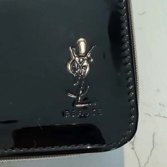 Yves Saint Laurent Beaute Black and Pink Lip Print Case - Picture 3 of 5